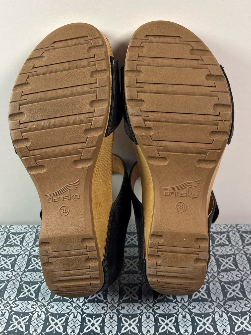 Dansko Tanya Women’s Casual Sandals, Size 38/7.5-8, Burnished Leather Black - Picture 10 of 16